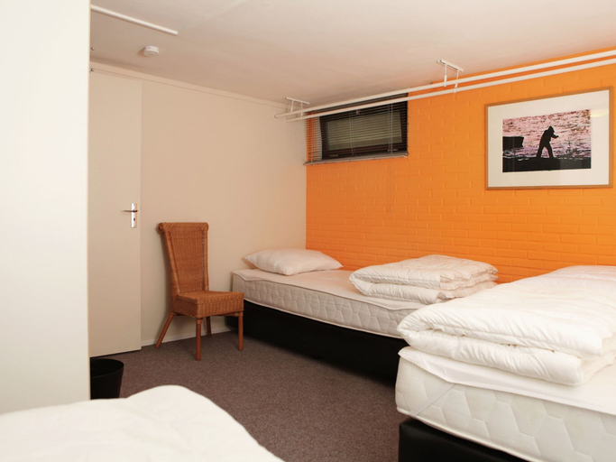 Bedroom 4, Quaint Villa in Doornspijk With Swimming Pool, Nunspeet