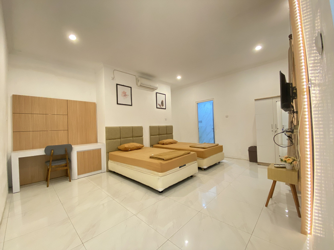 WISMA DEWI SRI SURABAYA Room Type - Family Room