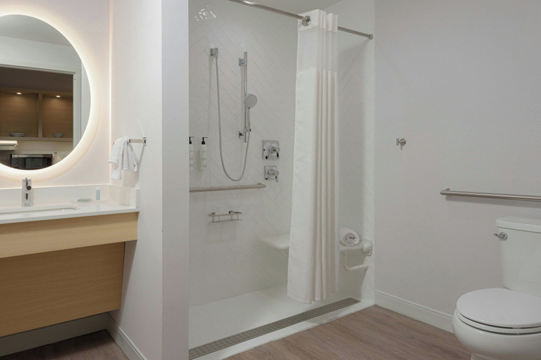 Bathroom 3, Towneplace Suites By Marriott Cincinnati Oakley, Hamilton