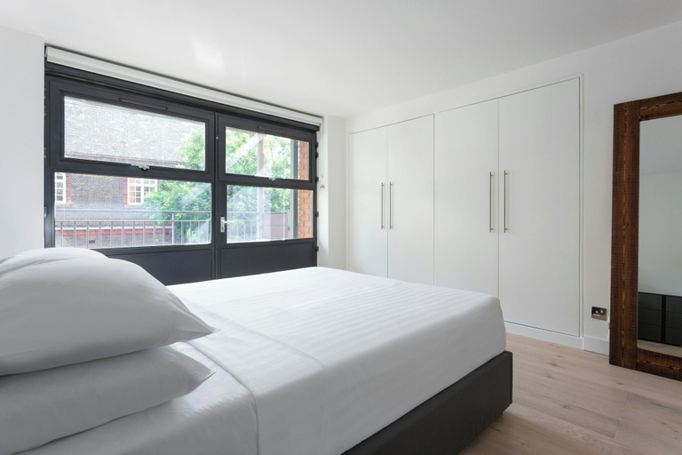 Bedroom 4, Britton Street III by Onefinestay, London