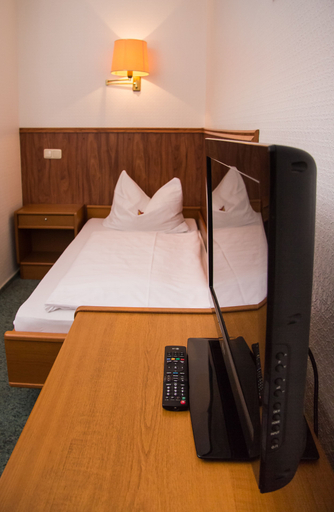 Bedroom 2, Regiohotel Wolmirstedter Hof Wolmirstedt, Börde