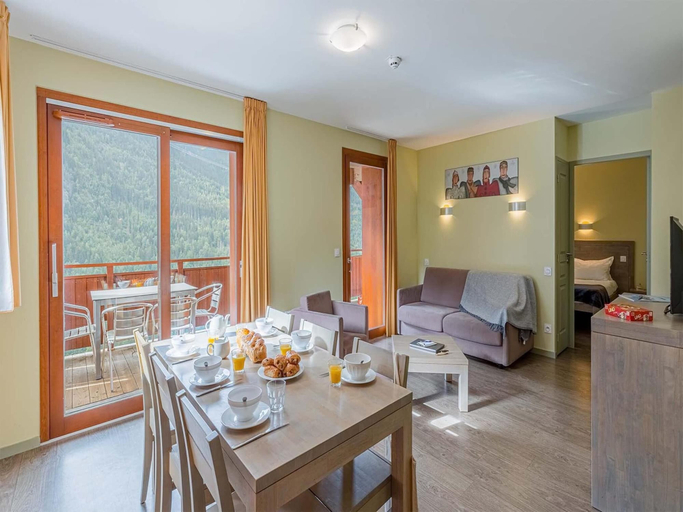 Dining 4, Modern Studio With a Dishwasher in the Center of Vaujany, Isère
