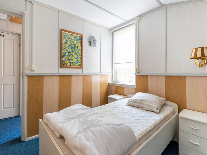 Bedroom 3, Attractive Farmhouse in Giethoorn With Garden, Steenwijkerland