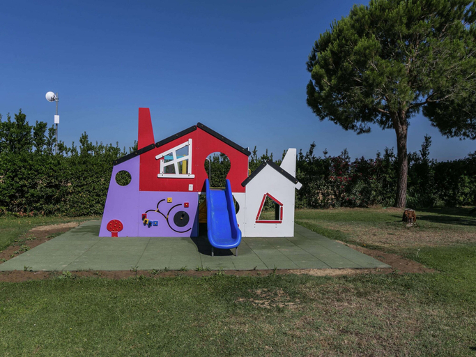 Children's area 2, Appealing Apartment Just 7 km From the Beach, Grosseto