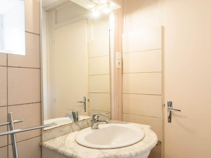 Bathroom 5, Chic Holiday Home in Siorac-en-perigord With, Dordogne