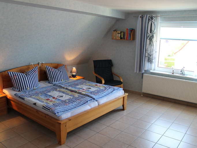 Bedroom 2, Comfortable Apartment near Seabeach in Rerik, Rostock