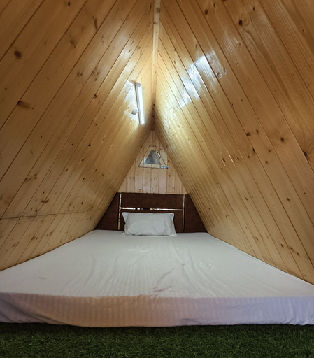 Bedroom 2, Eva Cabins, Chamba