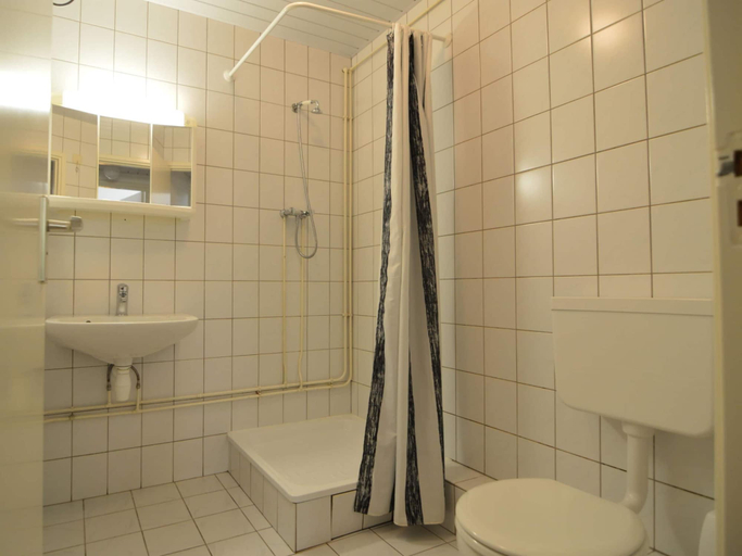 Bathroom 4, Snug Apartment in Schin op Geul Near Public Pool, Valkenburg aan de Geul