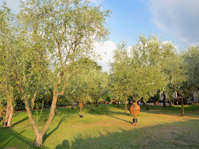 Garden 4, Lovely Farmhouse in Pian di Sco With Barbecue, Arezzo