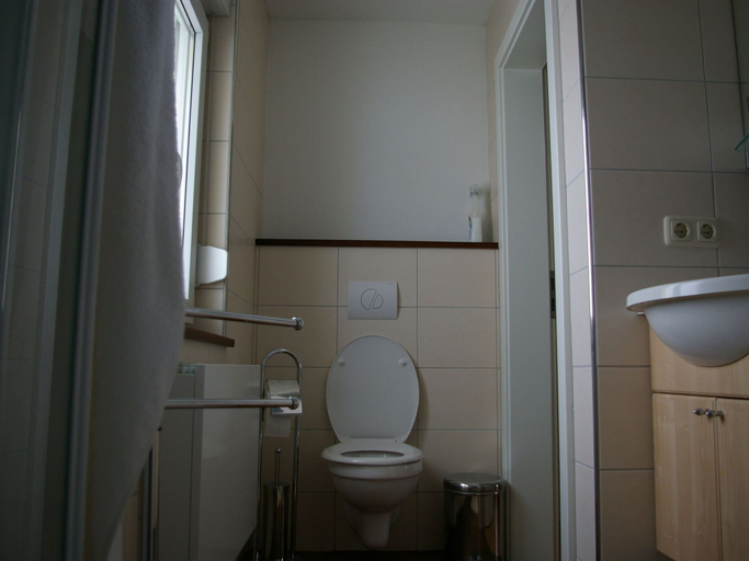 Bathroom 4, Lovely Holiday Home in Stipshausen With Terrace, Birkenfeld