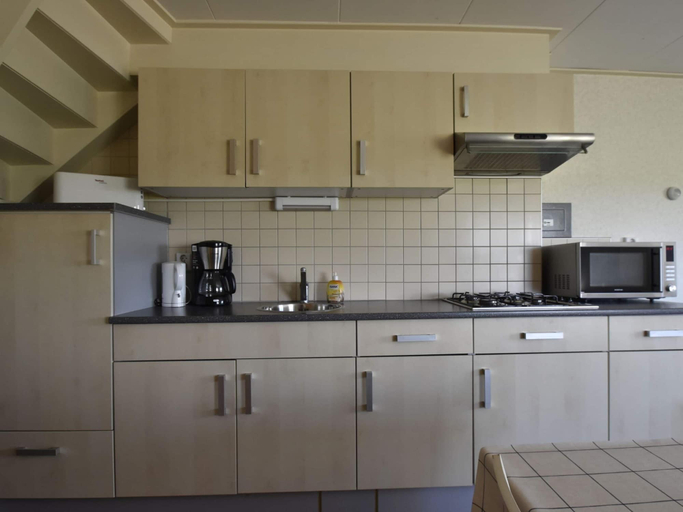 Private kitchen 2, Beautiful Apartment in Callantsoog Near Beach, Zijpe