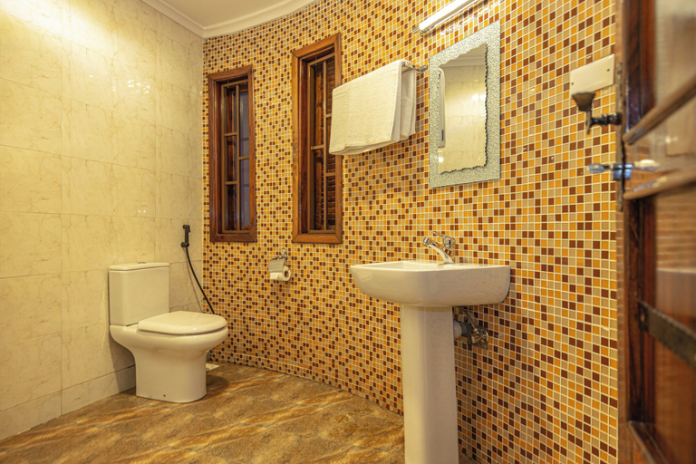 Bathroom 5, De Rain Eco Beach Resort, Entebbe
