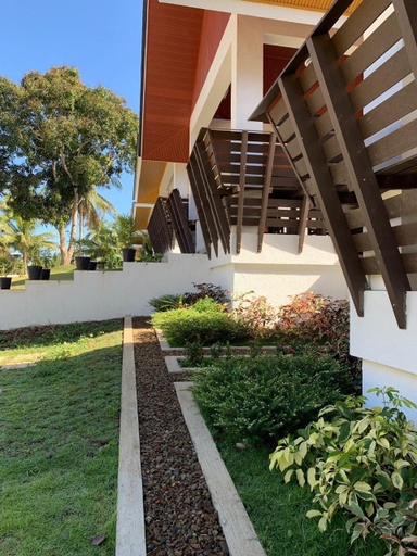 Exterior 11