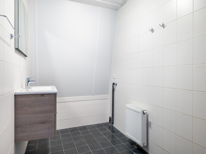 Bathroom 2, Bungalow With an Outdoor Fireplace by Water, Boarnsterhim