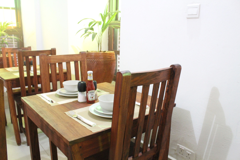 Food & Drinks 4, Smiles Stone Town Hotel, Mjini