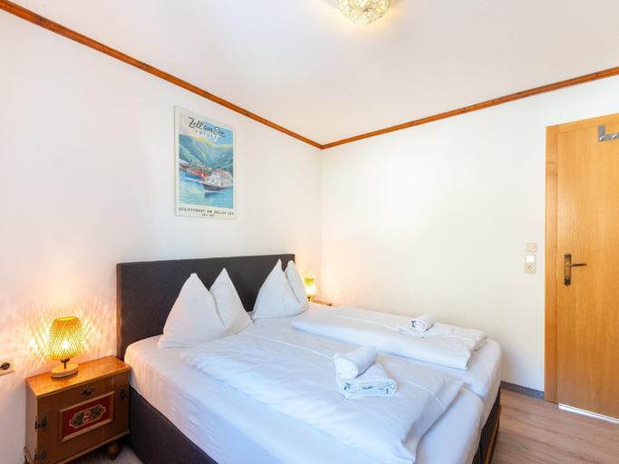 Room 3, Detached Modern Holiday Home With Sauna in the Salzburgerland, Zell am See