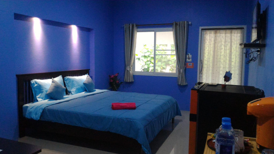 Bedroom 2, Baan Benjathip, Amphawa