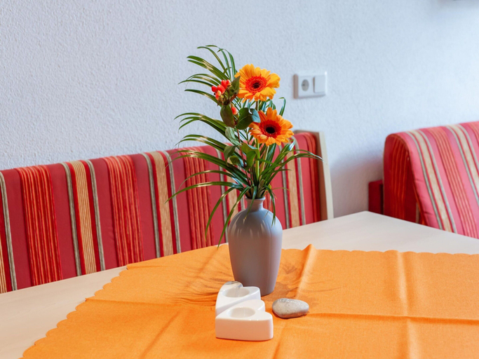 Others 2, Beautiful Holiday Apartment in Umhausen With two Balconies, Imst
