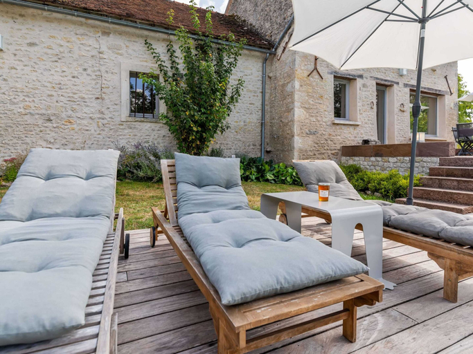 Balcony 2, Charming Holiday Home in Yevre-la-ville With Pool, Loiret