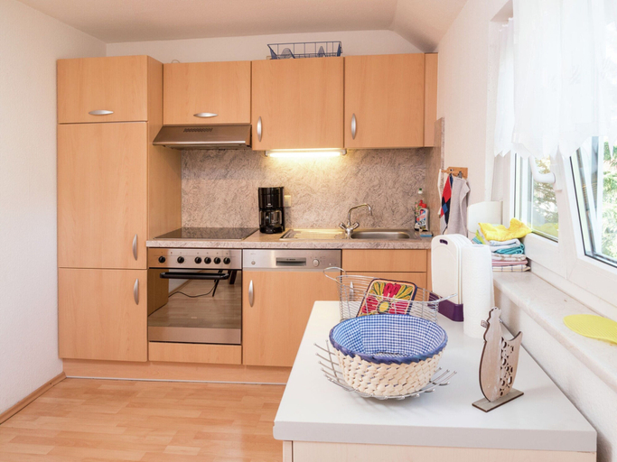 Private kitchen 4, Cozy Apartment in Schwenningen with Garden, Schwarzwald-Baar-Kreis