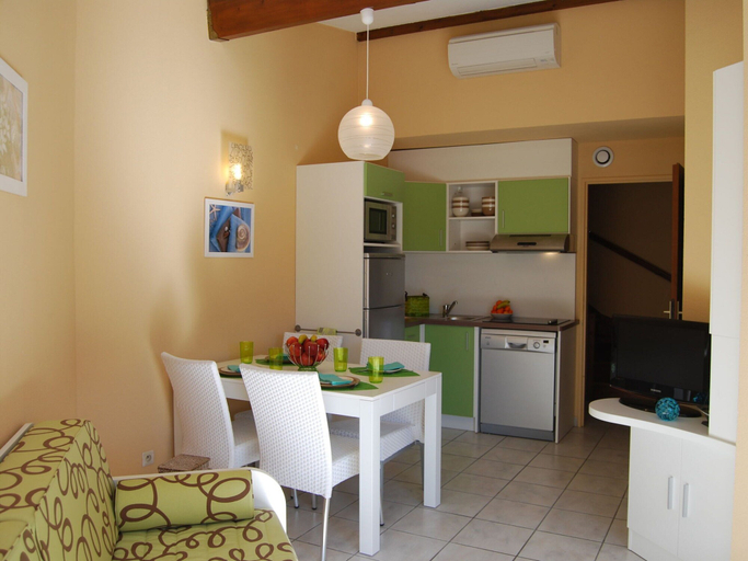 Living room 5, Holiday Home 250m From the sea at St. Cyprien Plage, Pyrénées-Orientales