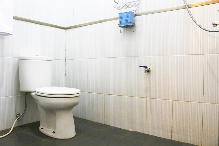 Bathroom 3, Hotel O Villa Ciparay Indah Syariah, Garut