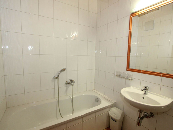 Bathroom 5, Pleasant Apartment in Langenfeld With Sauna, Imst