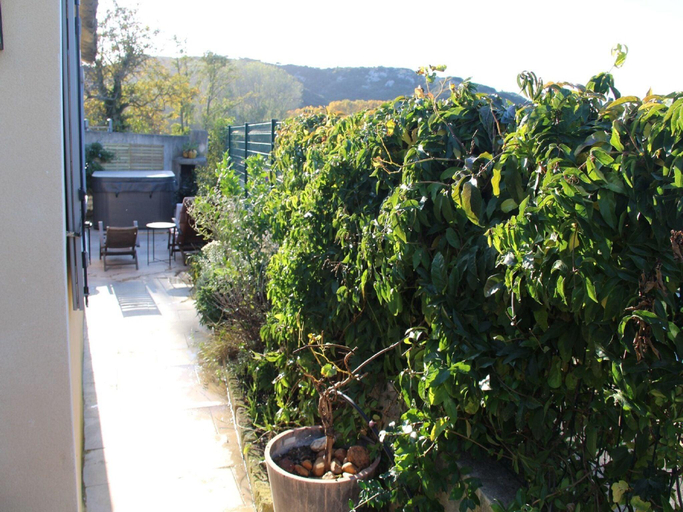 Others 4, Scenic villa with View of the Gardon River, Gard