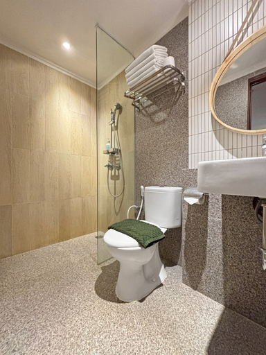 Bathroom 10