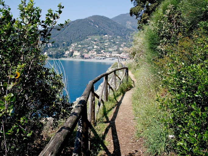 Others 4, Inviting Holiday Home With Terrace, Garden Furniture, BBQ, La Spezia