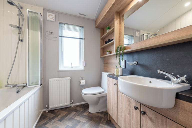 Bathroom 4, Cofton Holidays, Devon