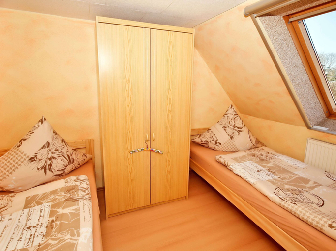 Bedroom 3, Idyllic Apartment in Bastorf with Balcony, Rostock