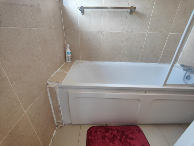 Bathroom 4, The Single Cosy Lane, London