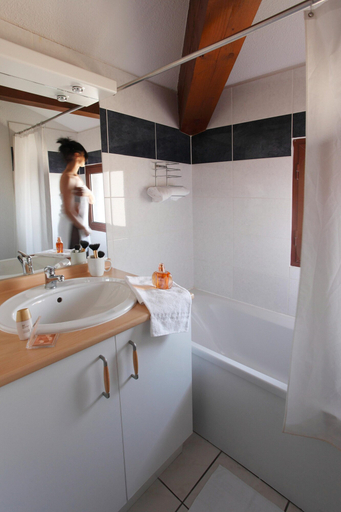 Bathroom 3, Res. La Barbacane, Carcassonne, Studio for 2 People, Aude