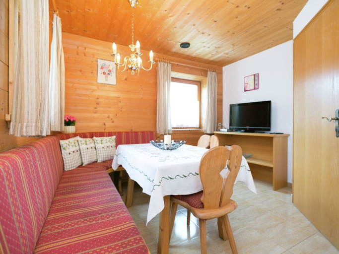 Others 5, Alluring Apartment With Swimming Pool in Waidring Tyrol, Kitzbühel