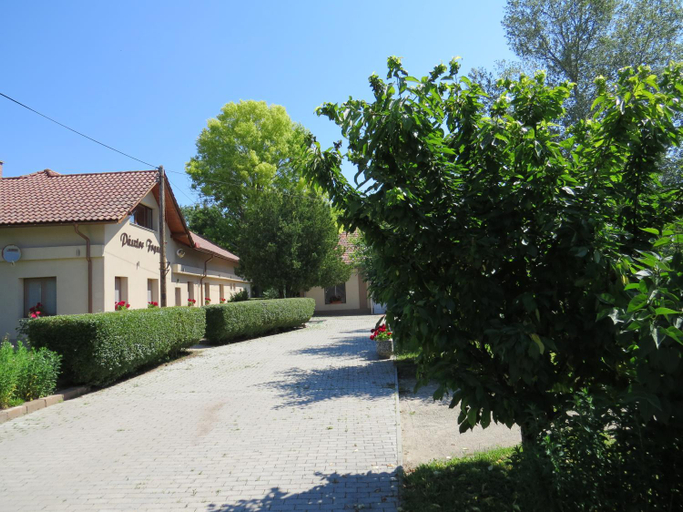 Others 5, Pasztor Fogado, Szolnok