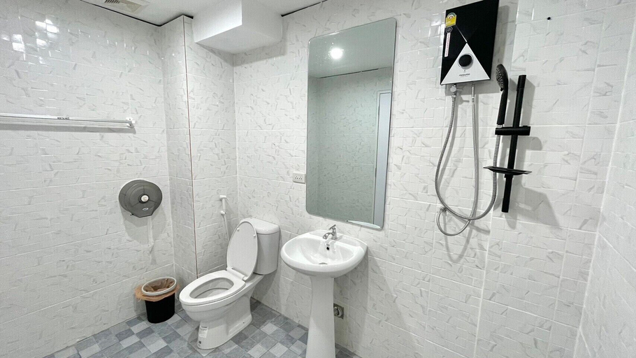 Bathroom 4, Little Seoul, Muang Chiang Mai