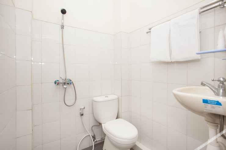 Bathroom 5, Cozzy Residence Syariah Malang, Malang