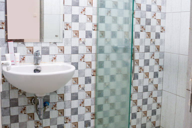 Bathroom 3, OYO 1183 Papakoel, Medan