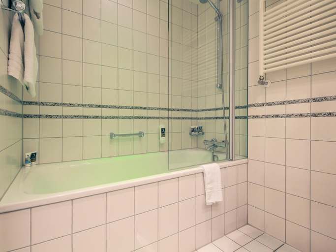 Bathroom 5, Mercure Hotel Plaza Essen, Essen