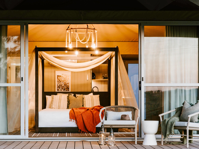 Exterior & Views 25