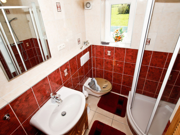 Bathroom 4, Idyllic Apartment in Bastorf with Balcony, Rostock