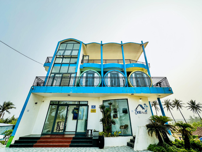 Exterior 4