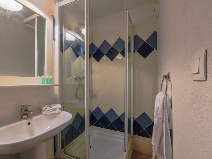 Bathroom 3, Comfortable Apartment With Dishwasher 2 km Away From the sea, Pyrénées-Orientales