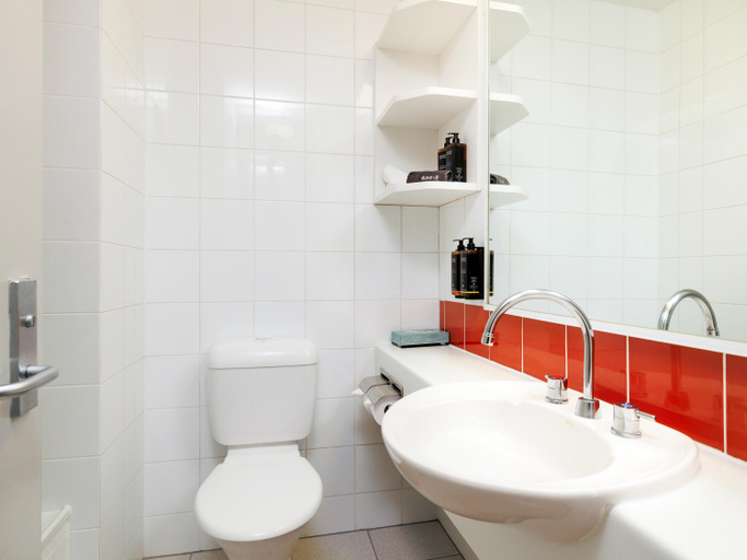 Bathroom 5, Kakadu Crocodile Hotel, Jabiru