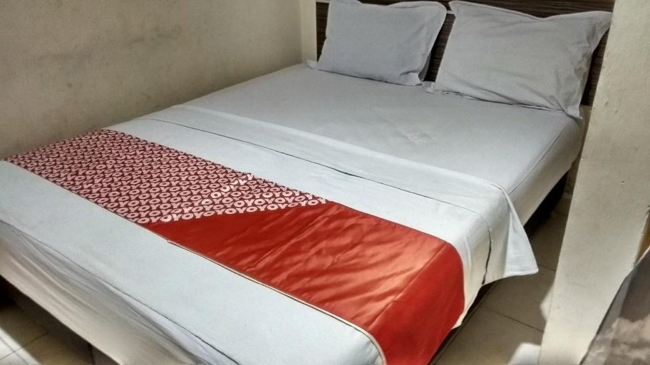 Bedroom 5, OYO 90002 Wisma Robinson Syariah, Makassar