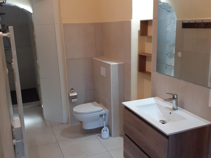 Bathroom 5, Renovated Castle Apartment With Swimming Pool, Savoie