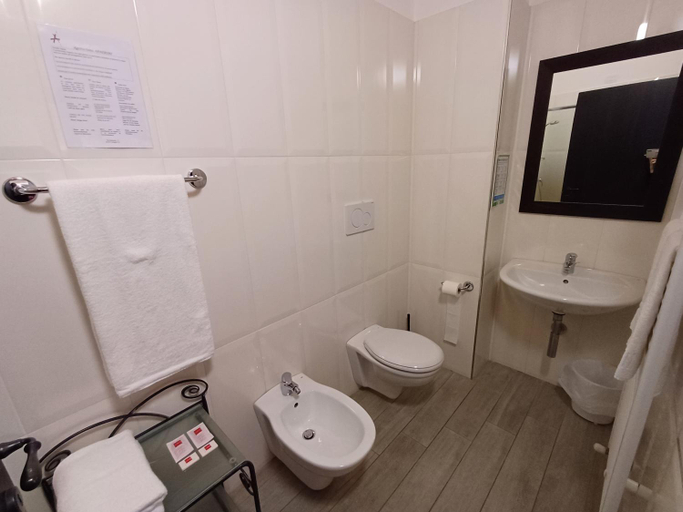 Bathroom 3, Arneroni, Treviso