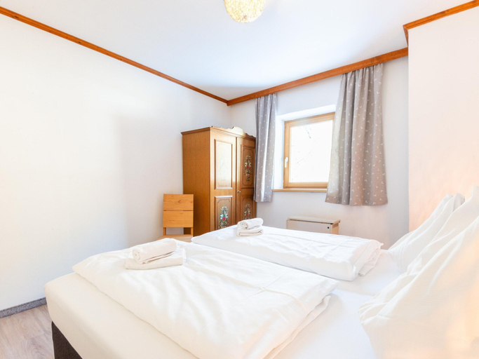 Room 5, Detached Modern Holiday Home With Sauna in the Salzburgerland, Zell am See