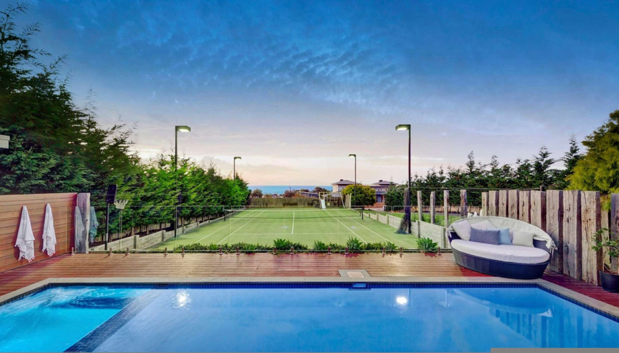Room 2, Stanford Luxury Pool Sauna Spa Tennis Court, Melbourne